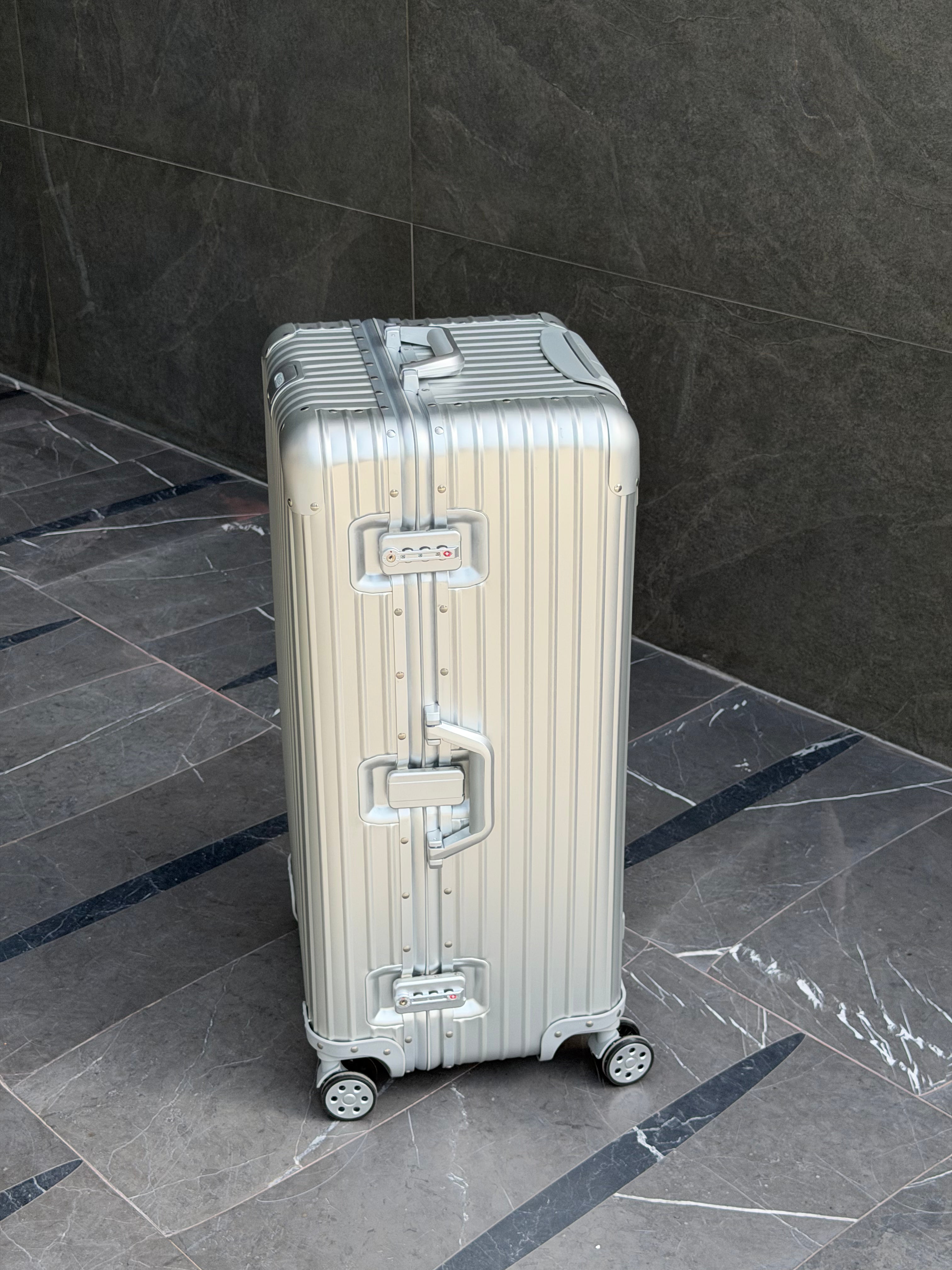 Riviera Aluminium Check In Suitcase Trunk