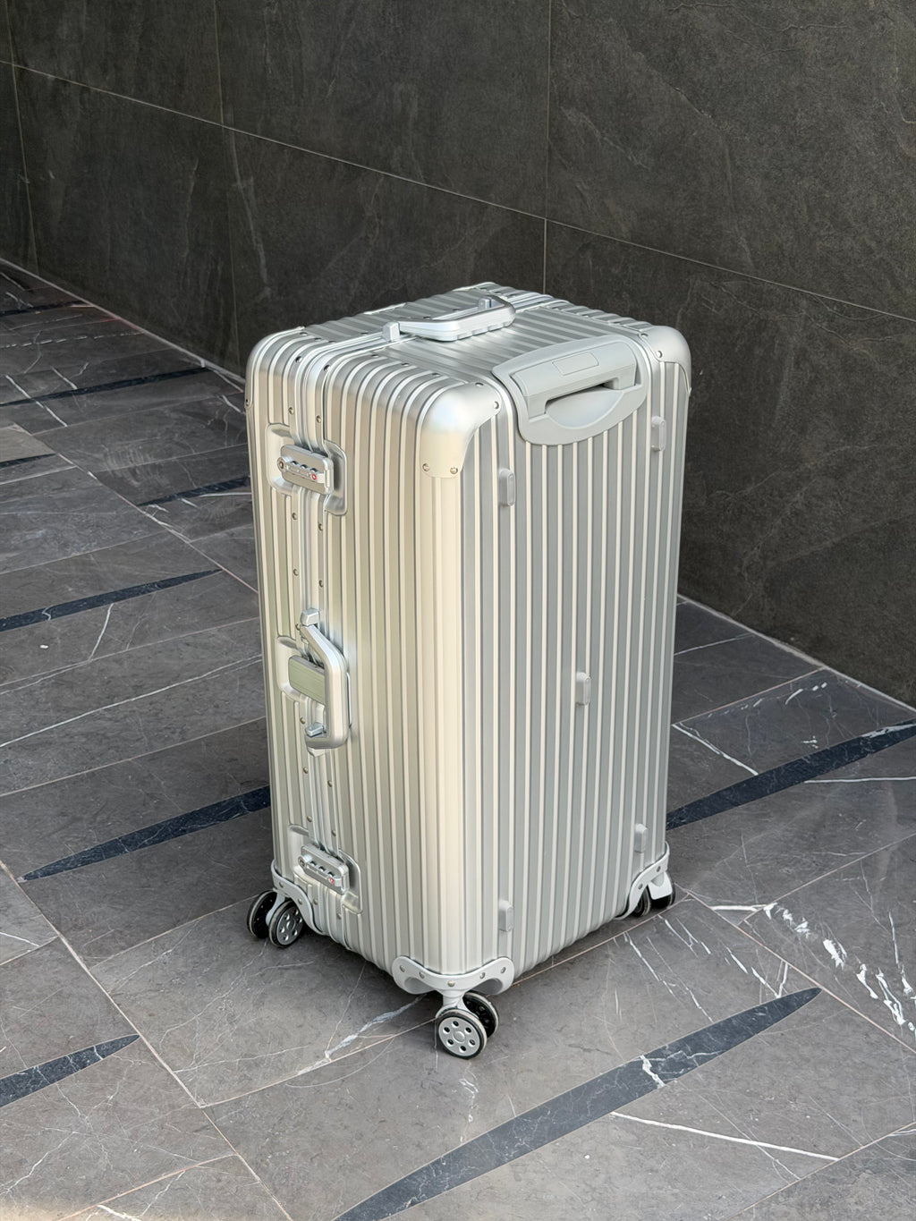 Riviera Aluminium Check In Suitcase Trunk