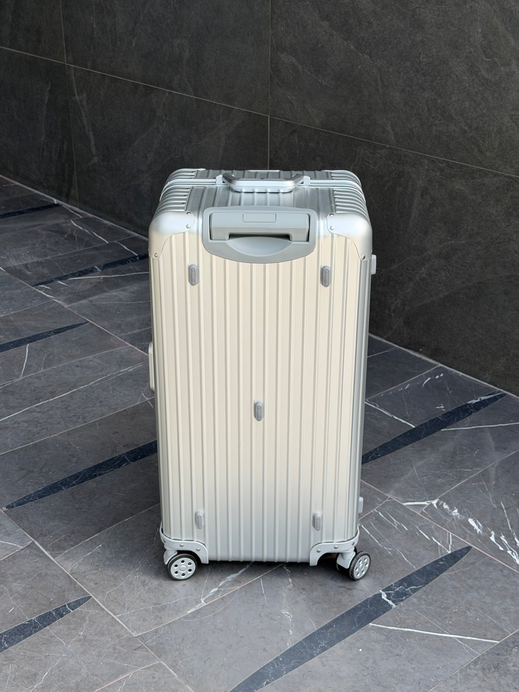 Riviera Aluminium Check In Suitcase Trunk