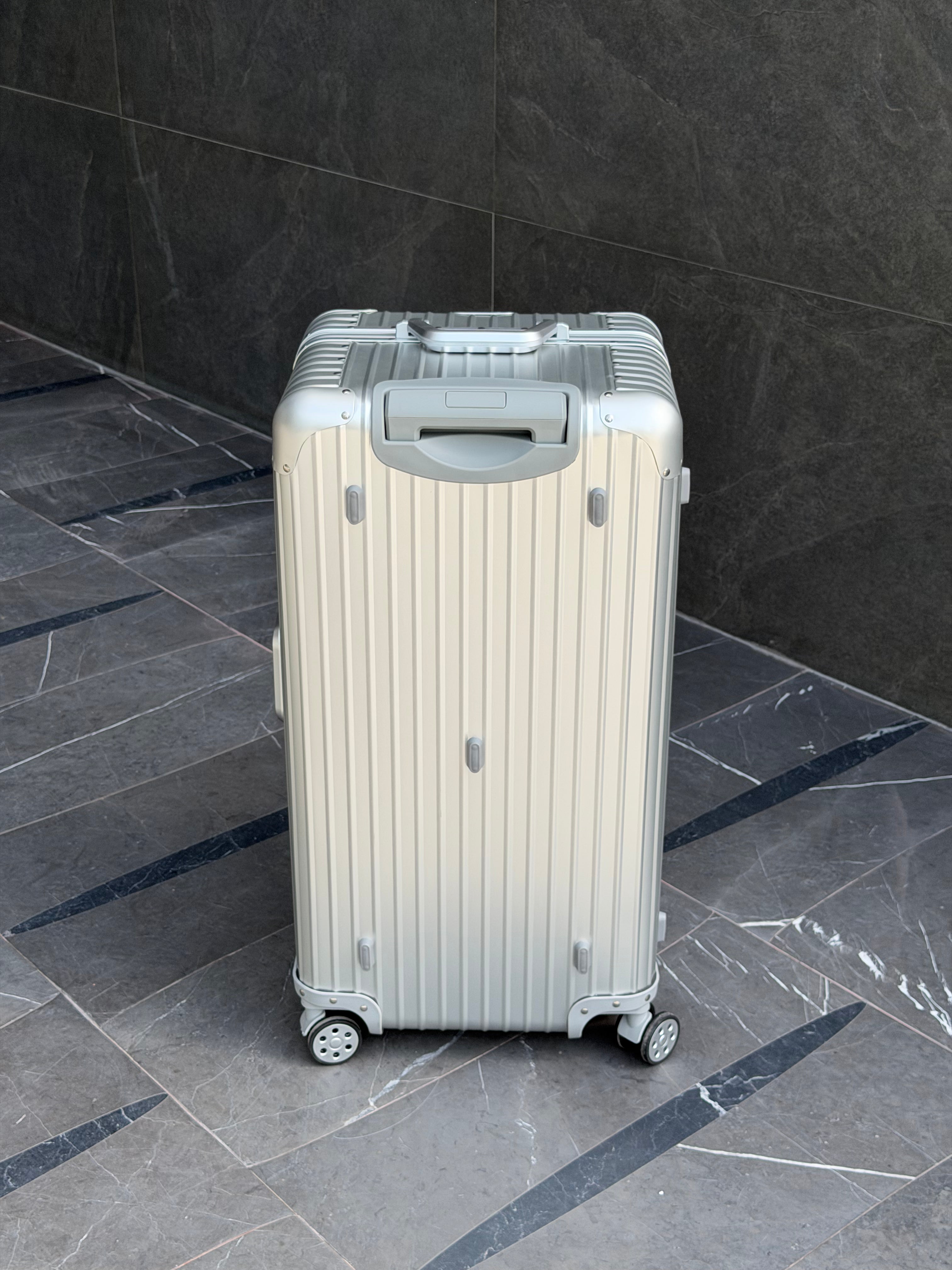 Riviera Aluminium Check In Suitcase Trunk