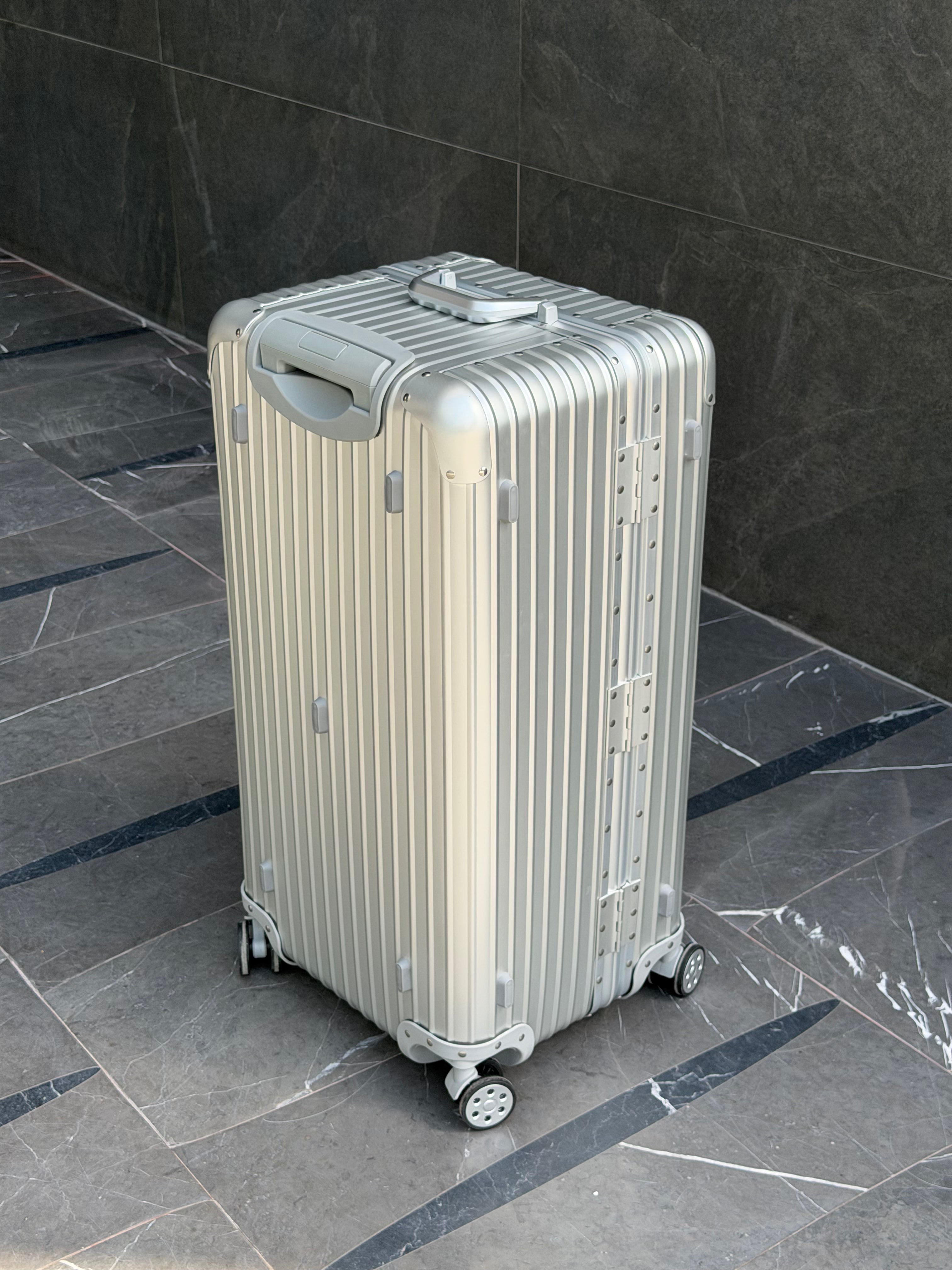 Riviera Aluminium Check In Suitcase Trunk